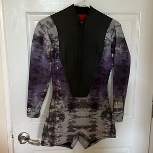 Neverworn Kassia+surf 2mm wetsuit medium